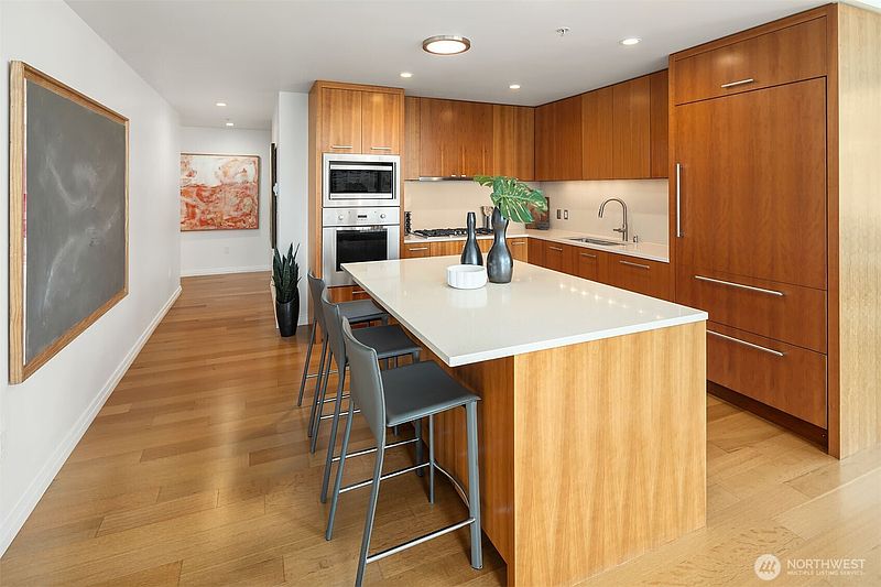 5th image of 500 106th Avenue NE #905