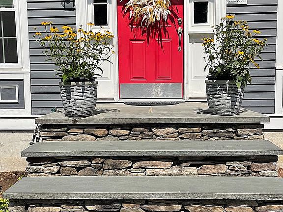 5th image of 19 Rockland St