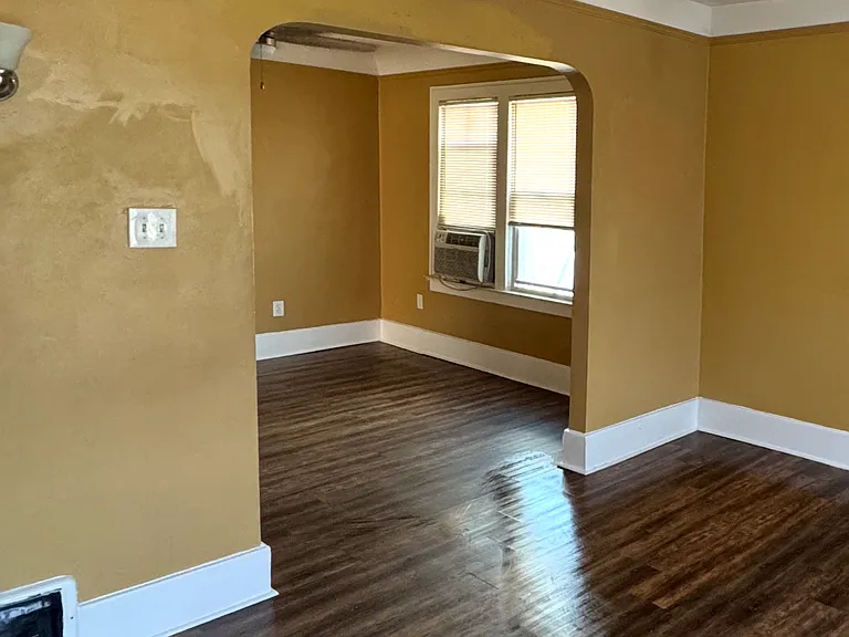 2450 Kendall Ave — Photo 7