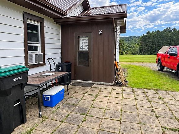 3rd image of 152 Gypsy Rd
