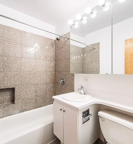 249 E 10th St #1 — Photo 4