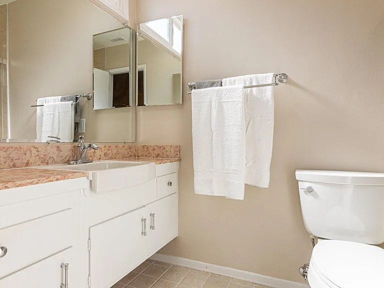 6706 Capistrano Ave — Photo 20