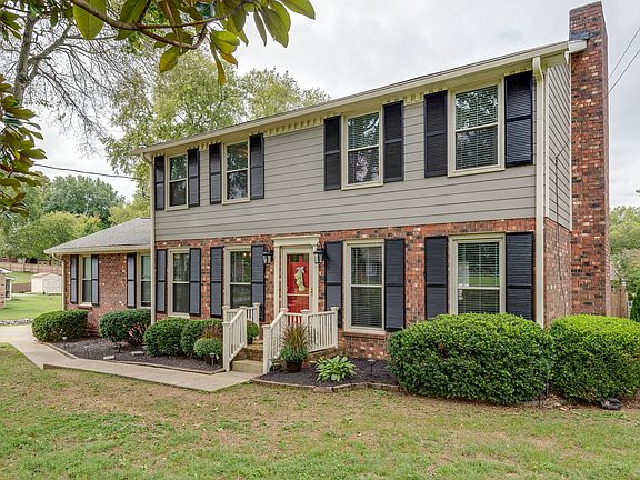 3rd image of 186 Berrywood Dr