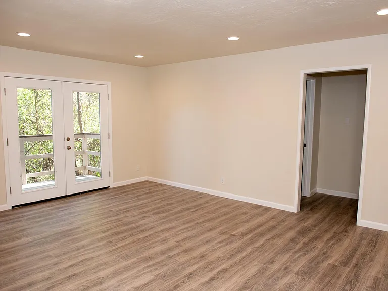 1139 Village Dr #9 — Photo 3
