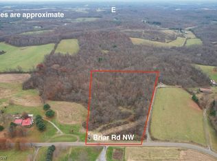 Briar Rd, Magnolia, OH 44643