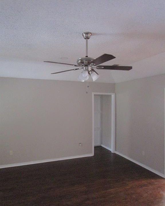 1st image of 221 Arnold Ct