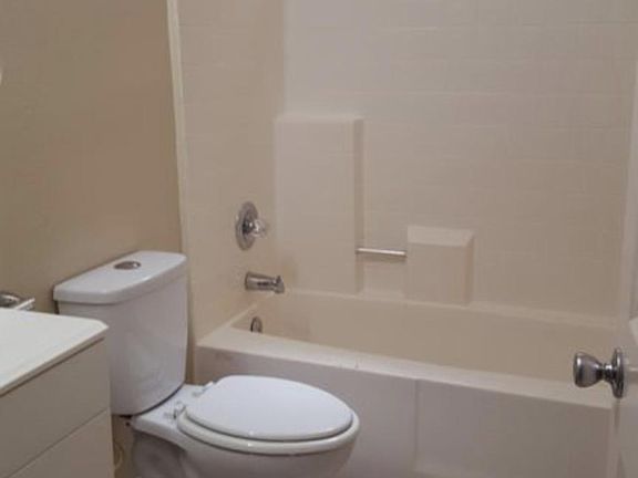 4th image of 16377 Lakeshore Dr Unit 4A