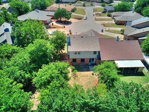 3rd image of 7212 Lakewood Cir