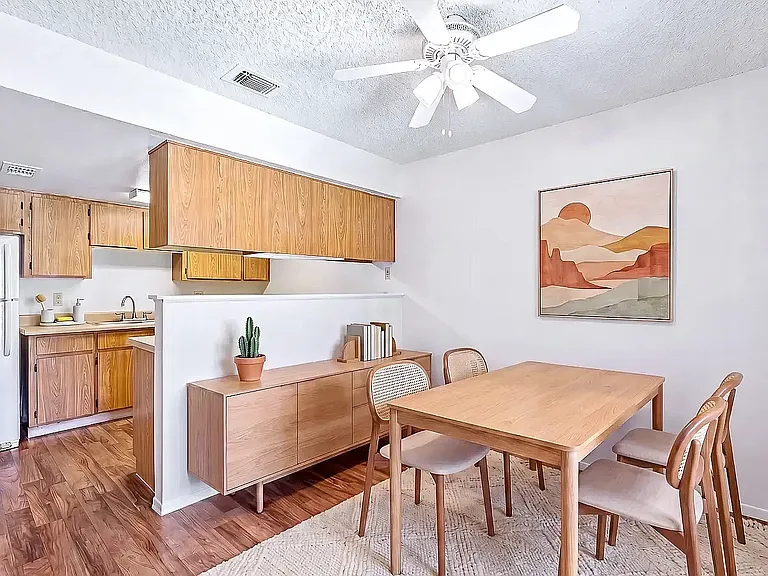 Classic Townhome | Dining Area