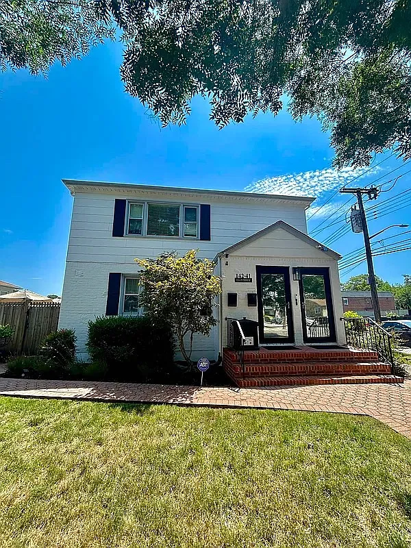 3 bed, 1.5 bath, $3,600 — Photo 1