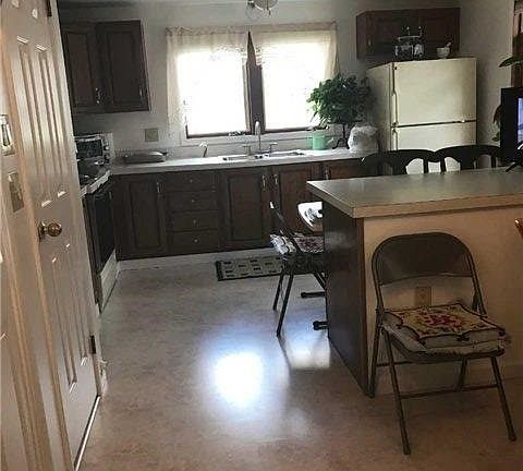 3rd image of 5117 Village Cir E