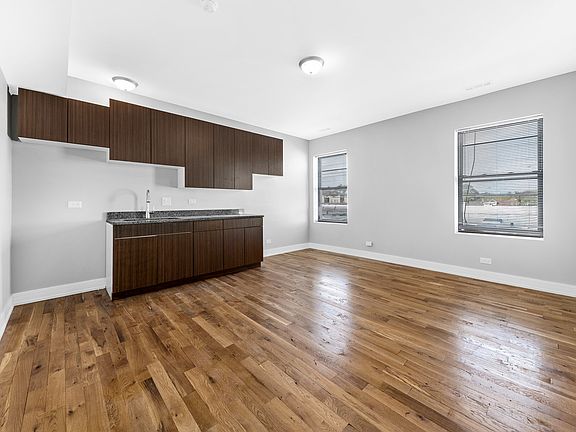 4th image of 7109 S Bennett Ave #7113-4E