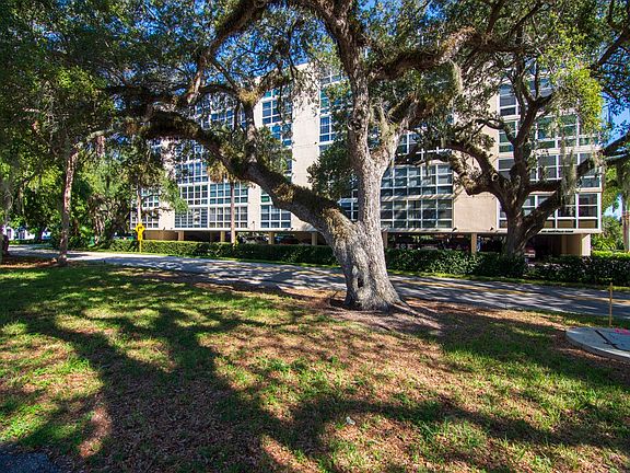 4th image of 275 Date Palm Rd APT 304