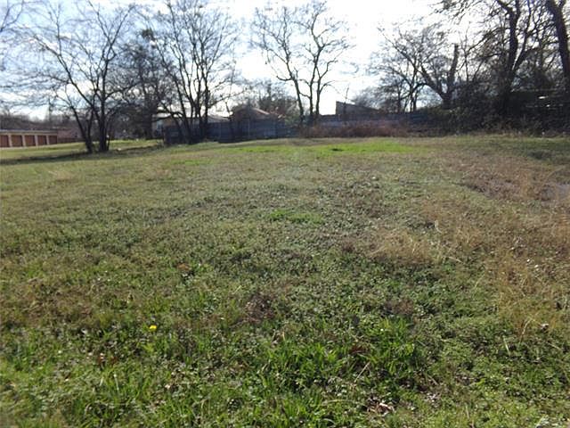 2nd image of 304 W Gentry St