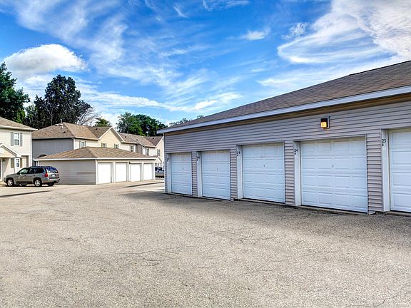 2nd image of 2923 Highbrook Cir