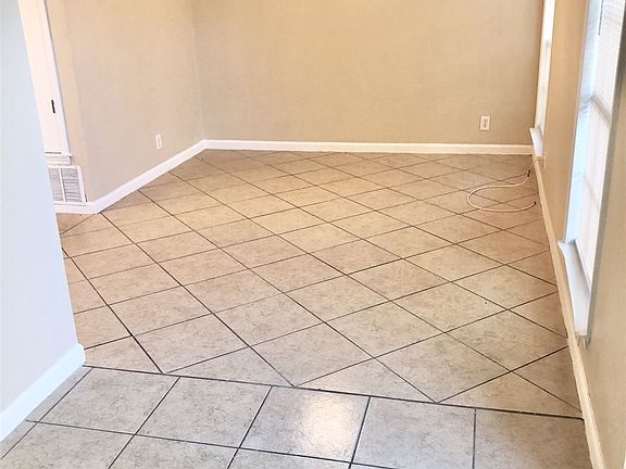 4th image of 10573 Starcrest Dr