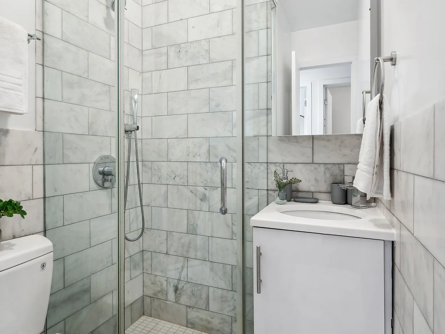 3 bed, 415 sqft, $2,214 — Photo 4