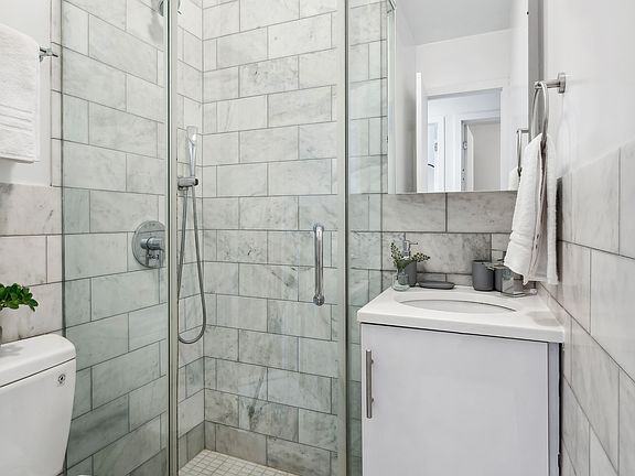 4th image of 210 Rivington St APT 4