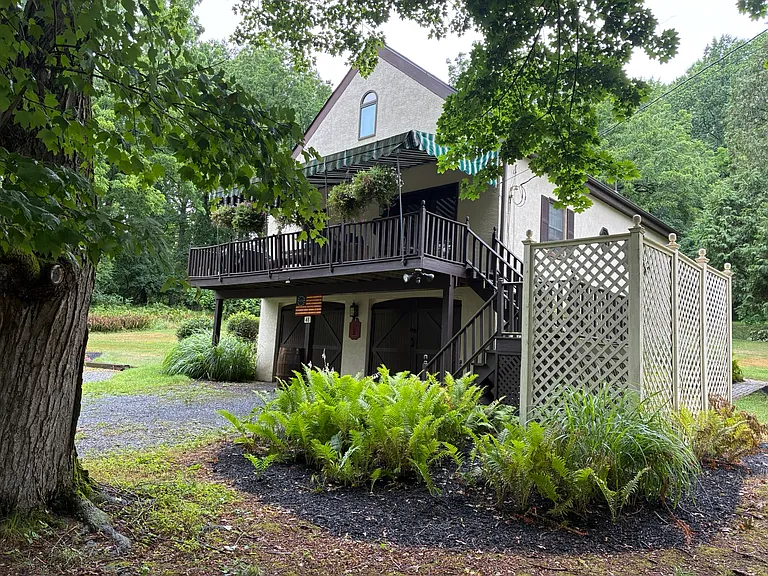 48 Thaddeus Ln — Photo 1