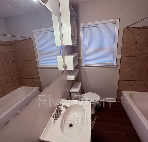 1454 Delano Ave — Photo 11