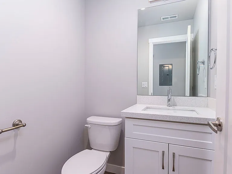 712 E Zekes Ct — Photo 12