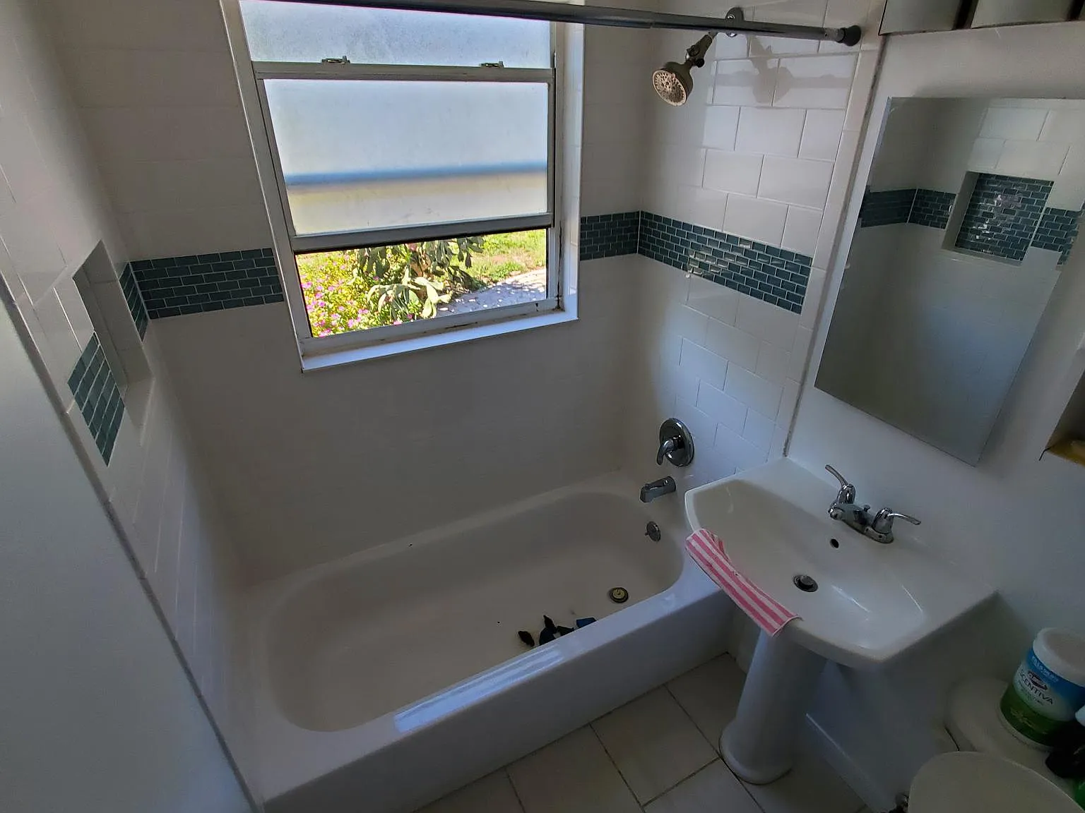 2 bed, 850 sqft, $2,100 — Photo 3