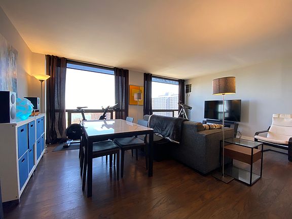 3rd image of 4343 N Clarendon Ave APT 2314