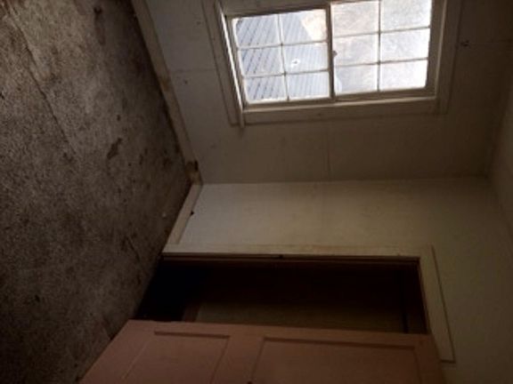 4th image of 815 Southeast Blvd