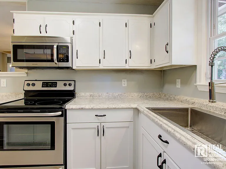 443 Robin Dr — Photo 10