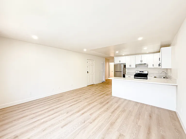 1162 Elm Ave #21 — Photo 6