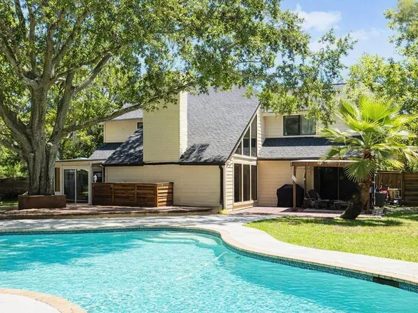 1602 Big Lake Dr, Houston, TX 77077