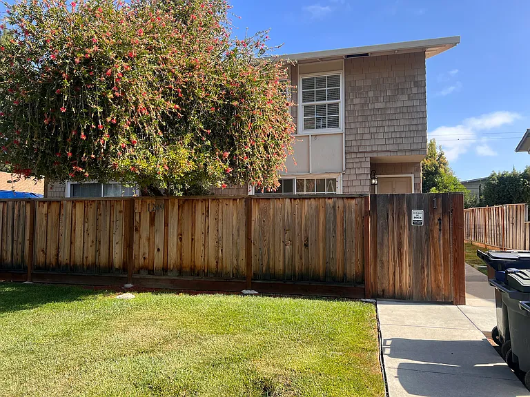 1249 W Washington Ave #1 — Photo 2