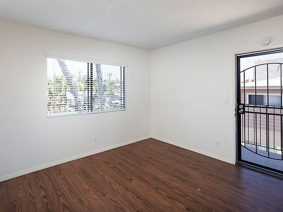 4th image of 2009-2015 Thomas Ave #3