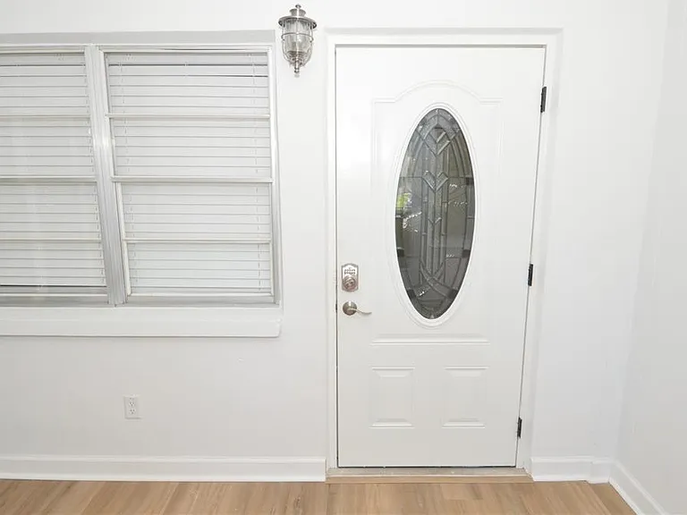 4700 Cove Cir #107 — Photo 7