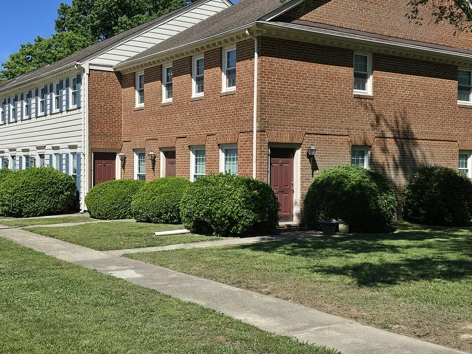 3812 Hermitage Road