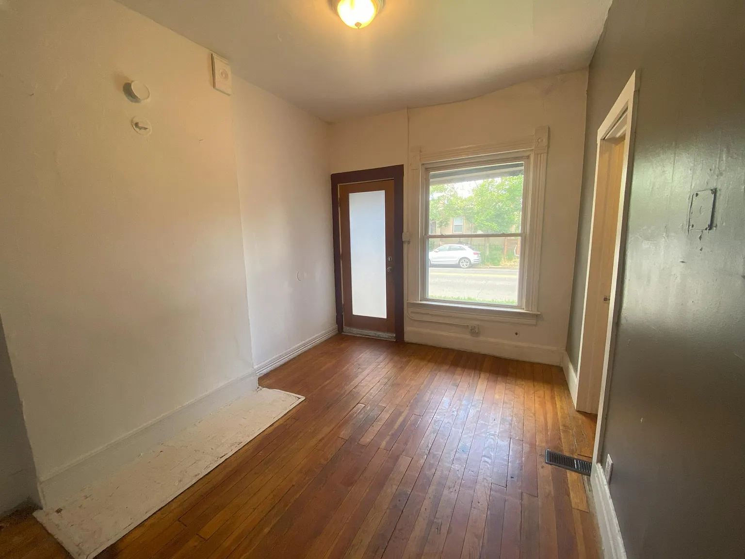 2 bed, 912 sqft, $1,727 — Photo 2