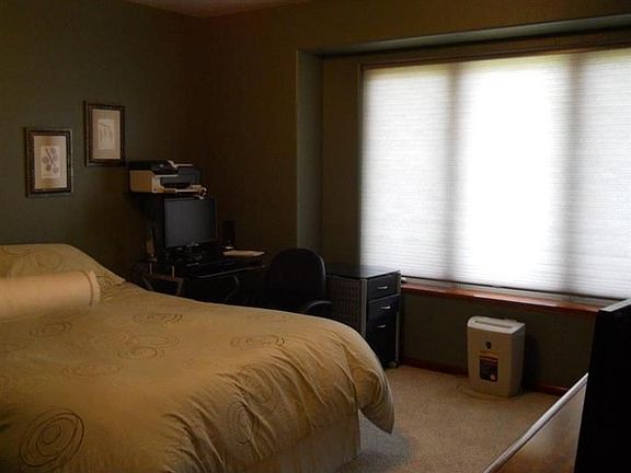 5th image of 107 Doral Ln