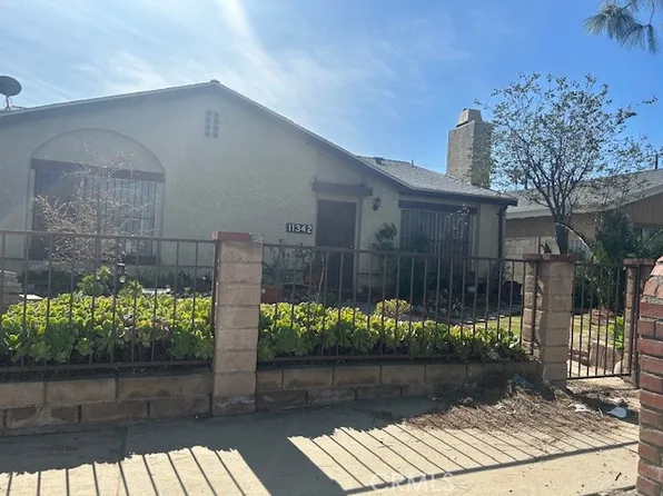 11342 Strathern St, Sun Valley, CA 91352