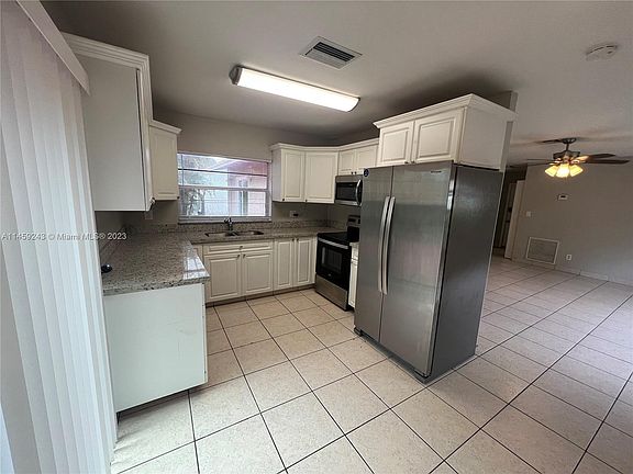 3rd image of 7530 SW 8th Ct