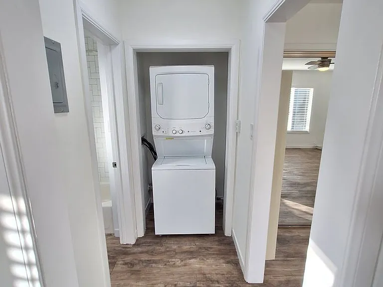 2592 Armacost Ave #1/2 — Photo 6