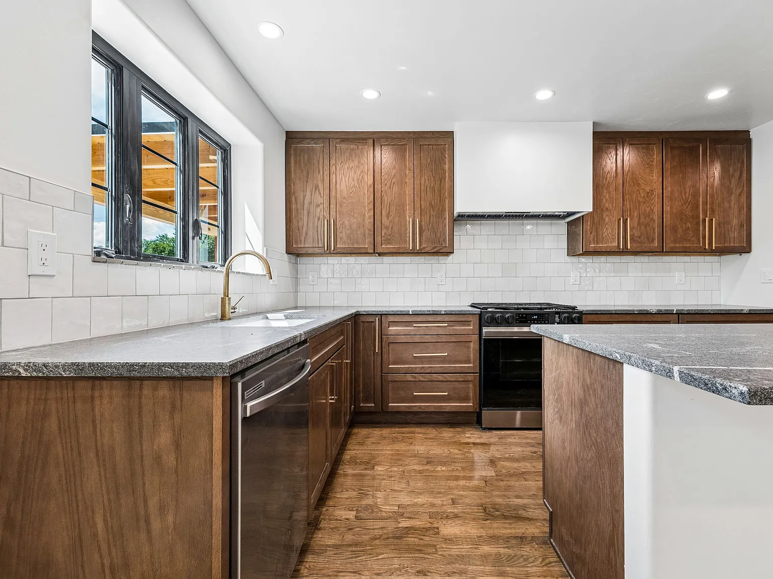 3 bed, 1455 sqft, $4,500 — Photo 4