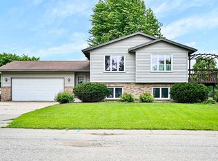205 Benson Dr, Lewiston, MN 55952