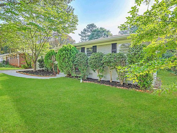 3rd image of 851 Parkstone Dr