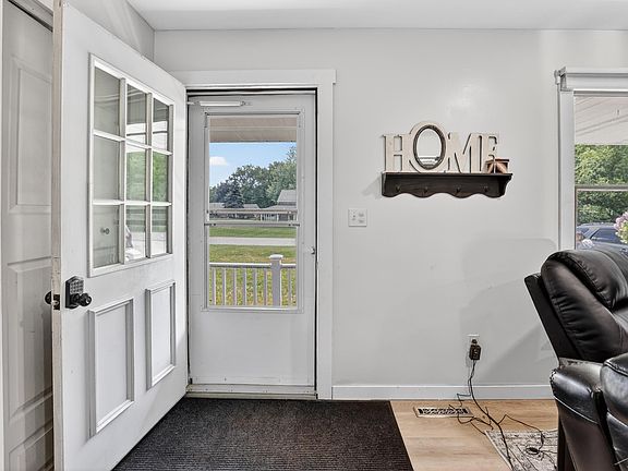 4th image of 3121 Dale St