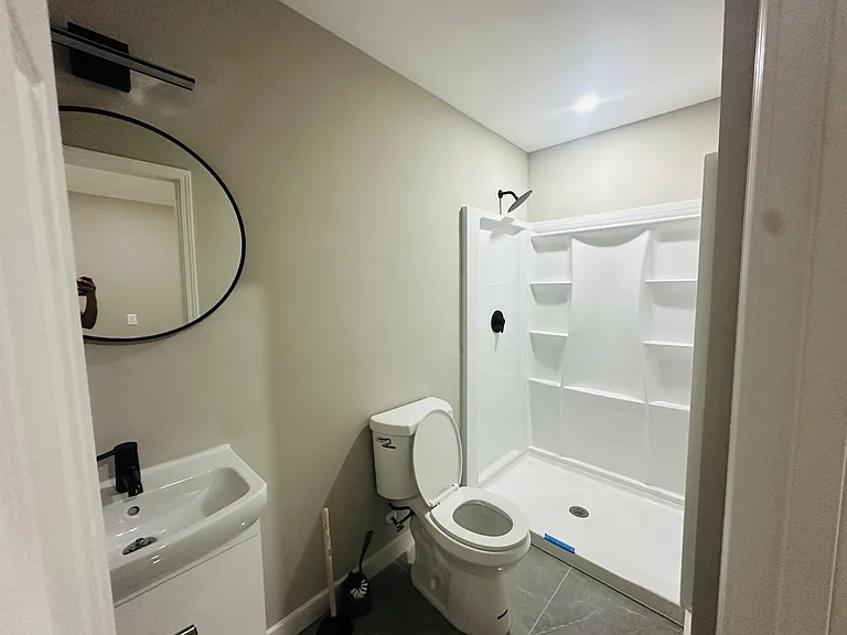 Modern Shared Full Bathroom