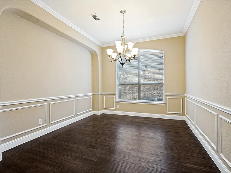 2449 Kingsgate Dr — Photo 4