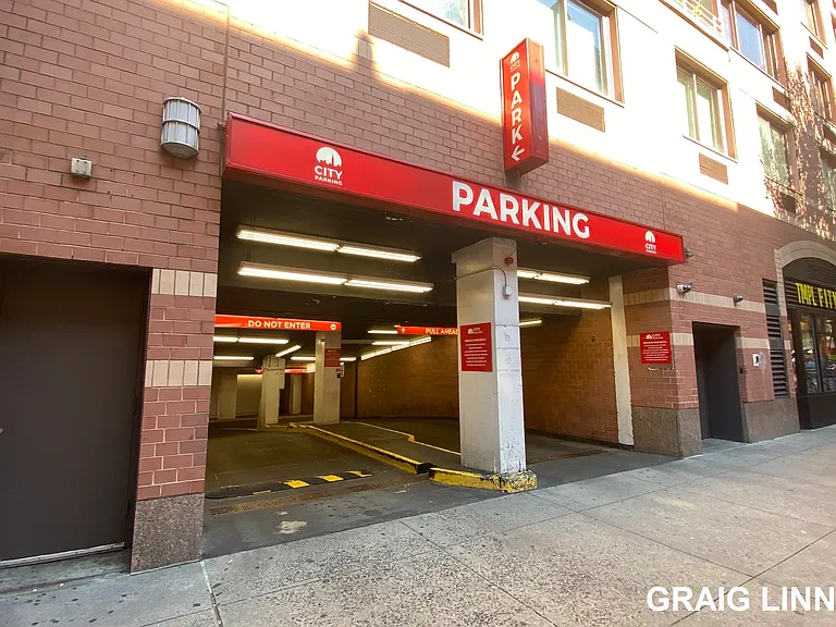 350 W 50th St #3OO — Photo 18