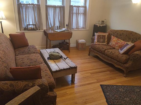 3rd image of 2451 W Ardmore Ave #2