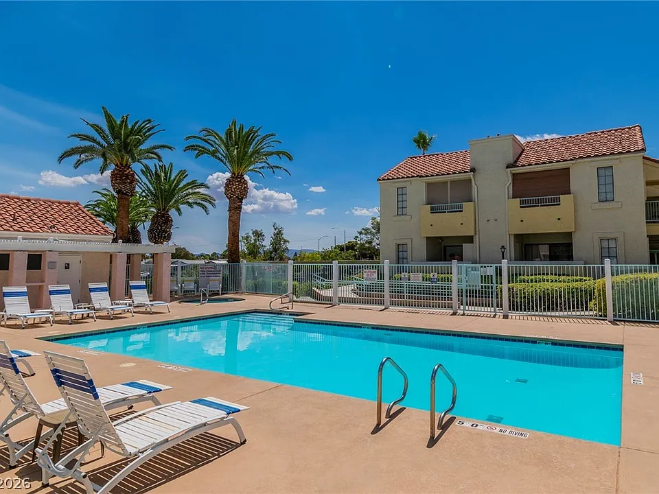 4823 S Torrey Pines Dr #204