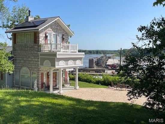 412 N 2nd St, Clarksville, MO 63336